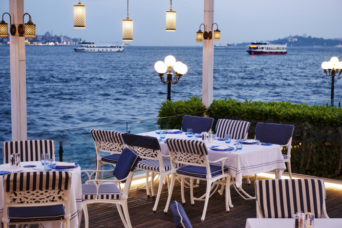 Muhteşem konumu, benzersiz atmosferi ve enfes lezzetleriyle Bosphorus Grill